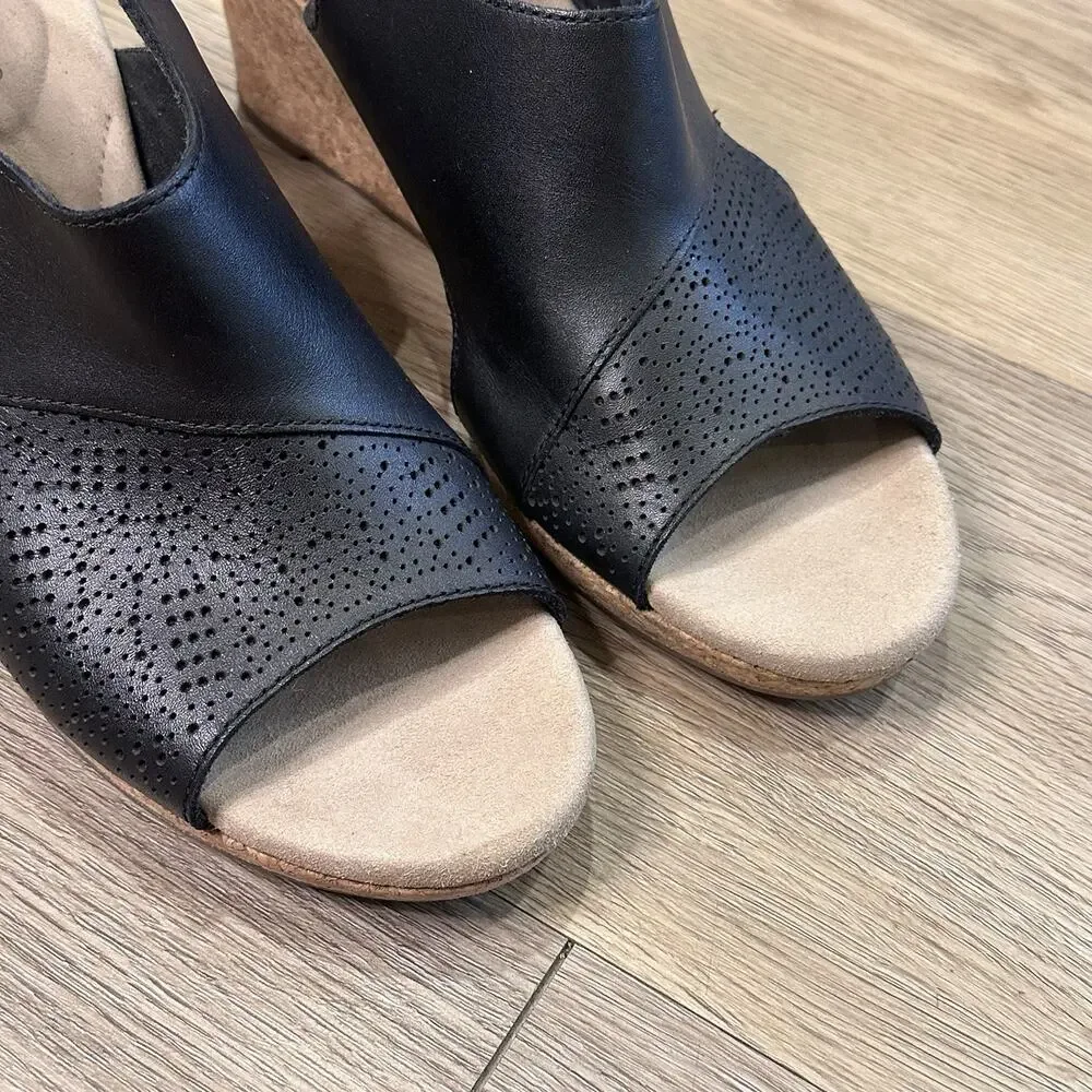 Clarks Women's 9.5 Lafley Joy Black Leather Wedges Comfort Sandals EUC